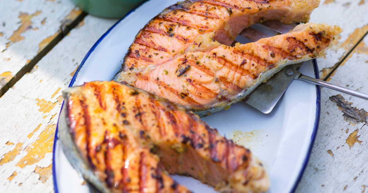 Savourez les darnes de saumon à la tapenade et au pastis