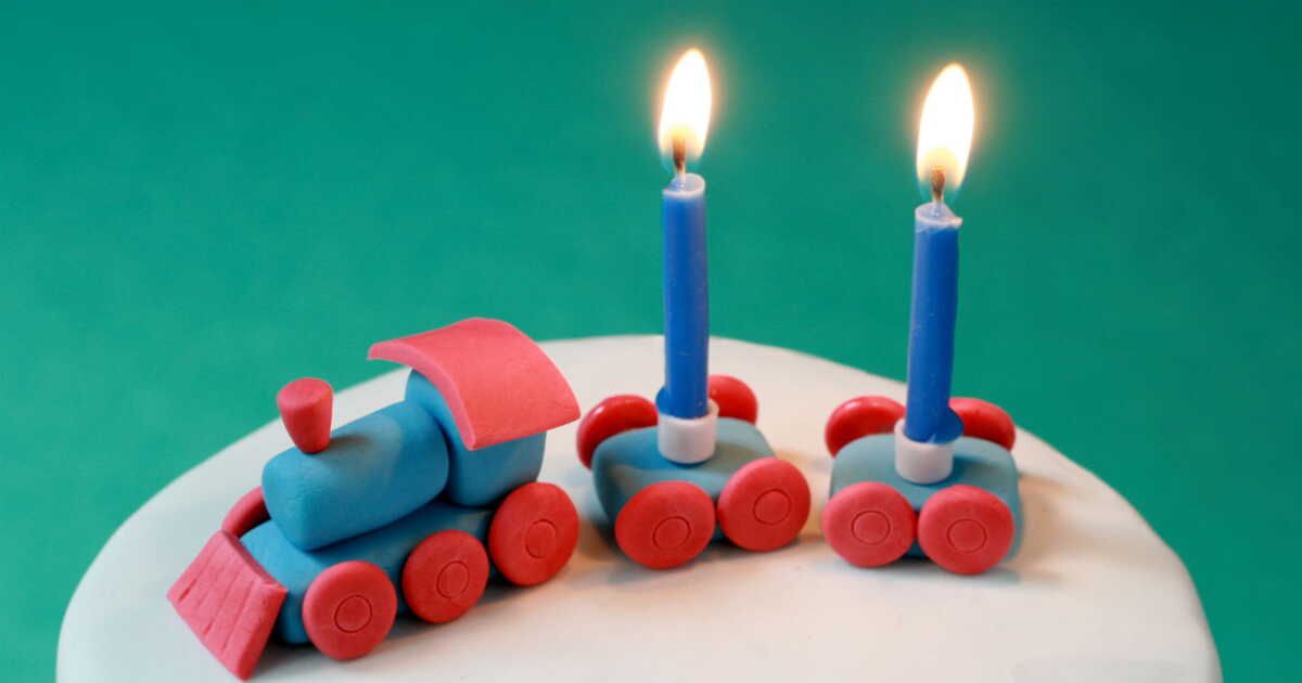 Les secrets pour créer un adorable petit train en pâte à sucre