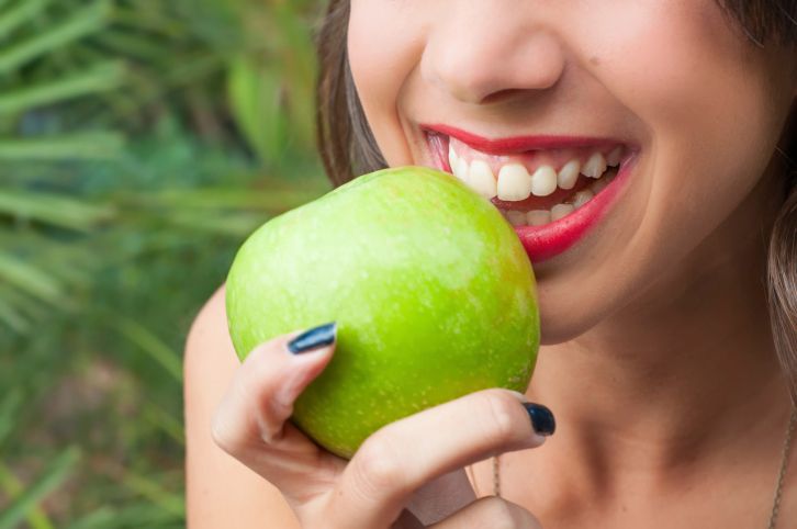Découverte surprenante : la pomme, alliée contre l'obésité