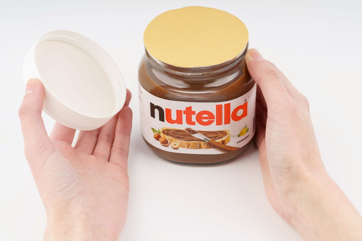 Retirer l'opercule du Nutella en un seul geste : la technique à connaître