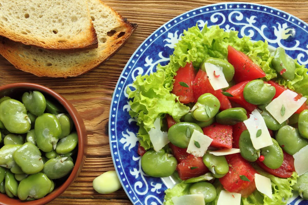 Les secrets pour écrocher et éplucher les fèves en un clin d'œil