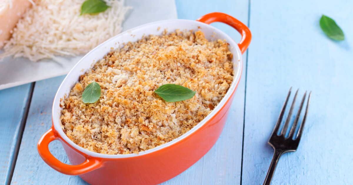 Savourez un crumble salé au poireau et saumon, une recette qui réchauffe