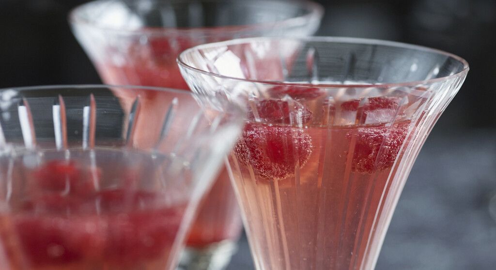 Un cocktail au champagne et au sorbet pour séduire vos papilles