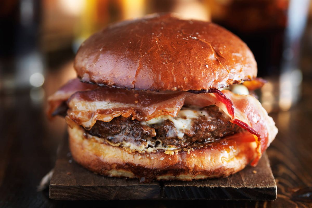 Un burger audacieux : le mariage inattendu du chocolat et du salé
