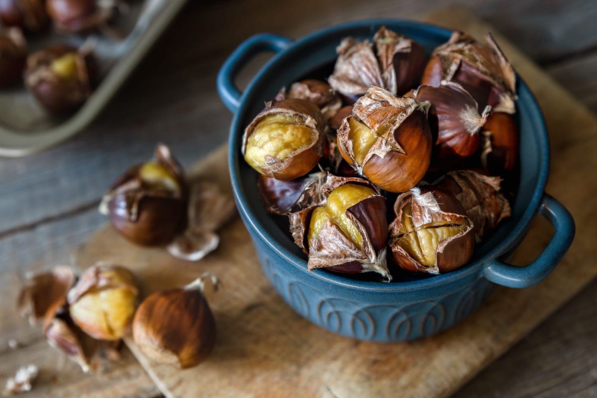 Comment éplucher les châtaignes sans effort : l'astuce à connaître