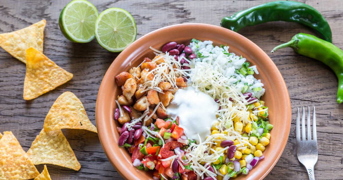 Découvrez la recette express de la salade de riz et poulet mariné