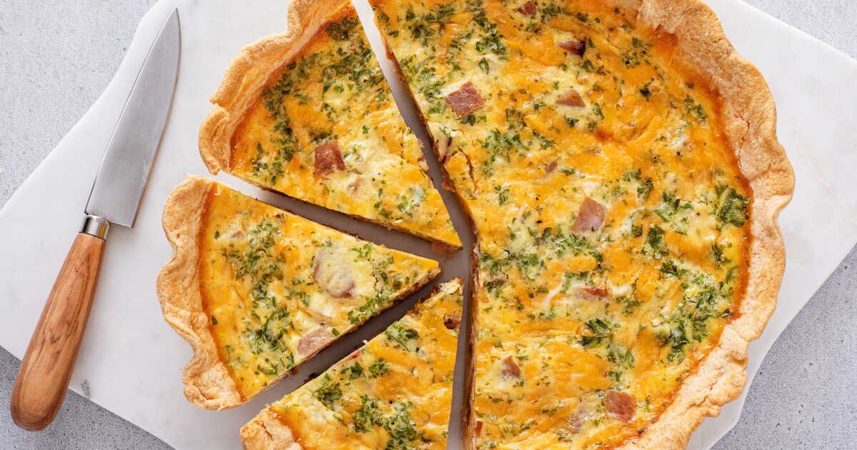 Retrouvez le goût des poireaux avec cette tarte aux lardons qui va séduire vos papilles