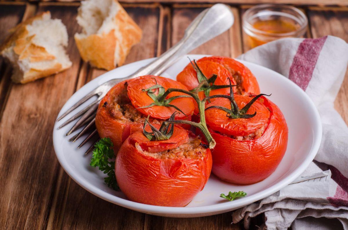 Redécouvrez vos restes de barbecue avec ces tomates farcies innovantes