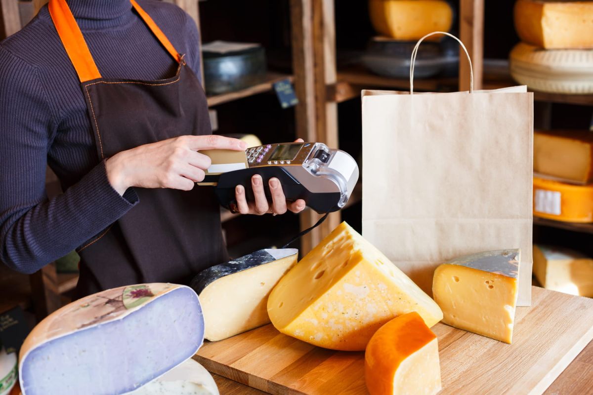 Acheter du gruyère râpé, un choix à éviter selon les experts