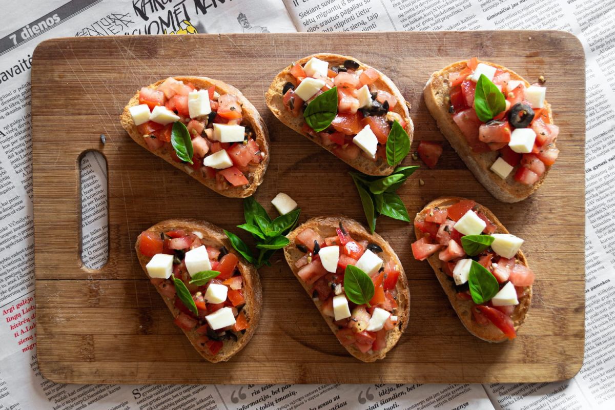 La tartine tomate-mozza-pêche de Julien Doré