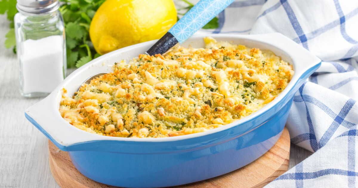 Un dîner savoureux : crumble salé aux courgettes, lardons et chèvre frais
