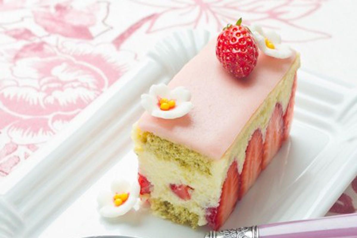 Fraisier du Japon : fraises, matcha & yuzu