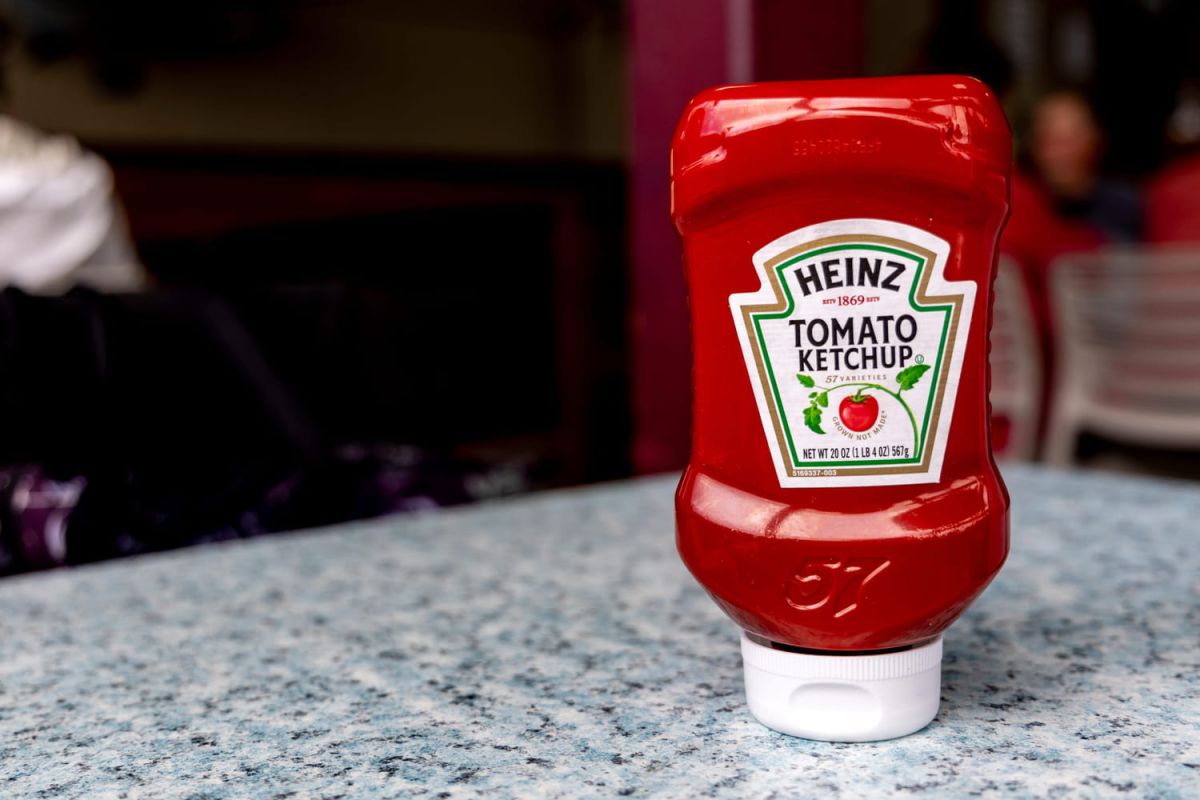 Il survit à la dérive grâce à une bouteille de ketchup : l'histoire d'Elvis Françoise