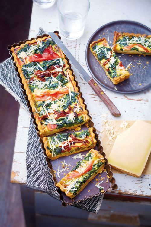 Tarte au gruyère AOP suisse et au speck, tomates séchées et épinards