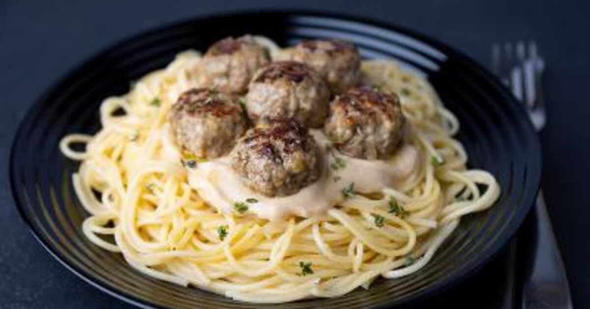 Une recette simple et rapide de spaghetti aux boulettes crémeuses