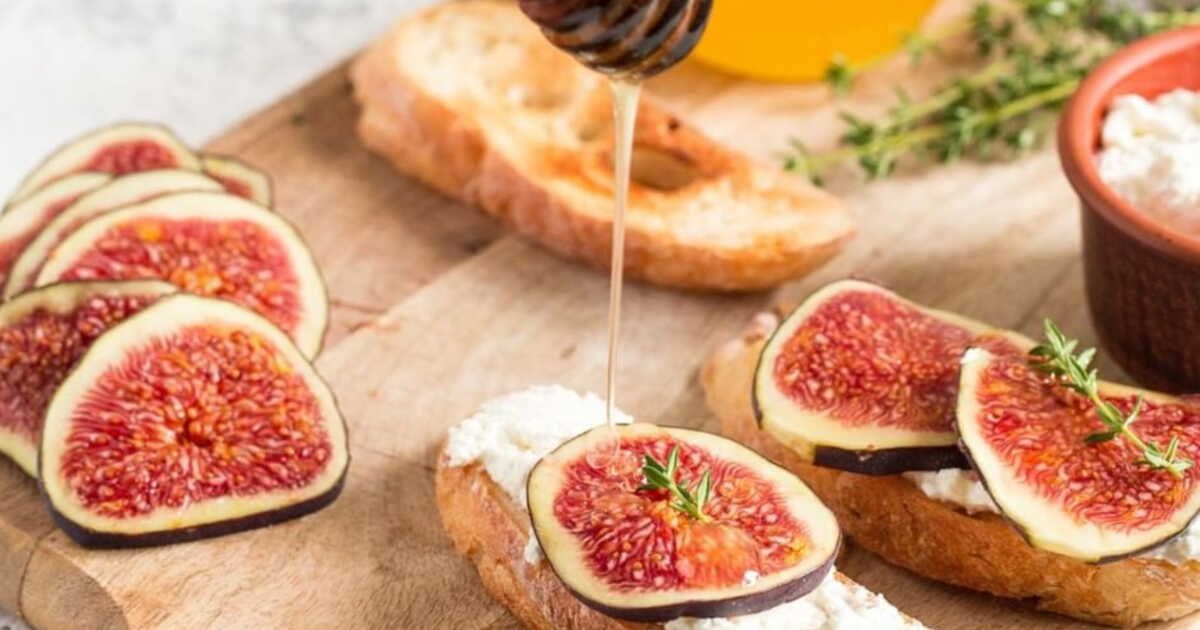 Une redécouverte du houmous : figues fraîches et oignons confits pour un apéritif réussi
