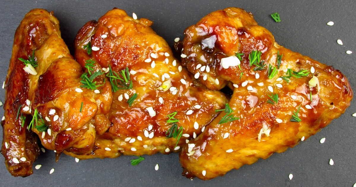 Ailes de poulet croustillantes : la recette au four qui séduira vos invités