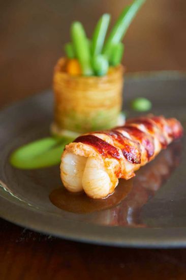 Sublimez votre assiette avec la queue de homard bleu