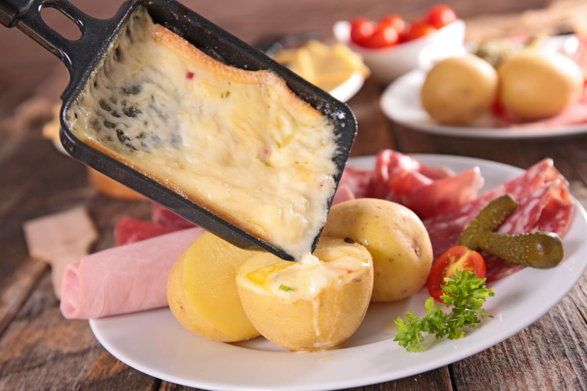 Réinventer la raclette : une expérience culinaire actuelle